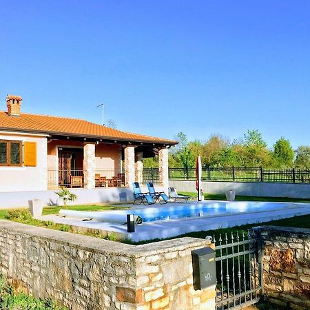 Villa Daisy Tar-Vabriga ภายนอก รูปภาพ