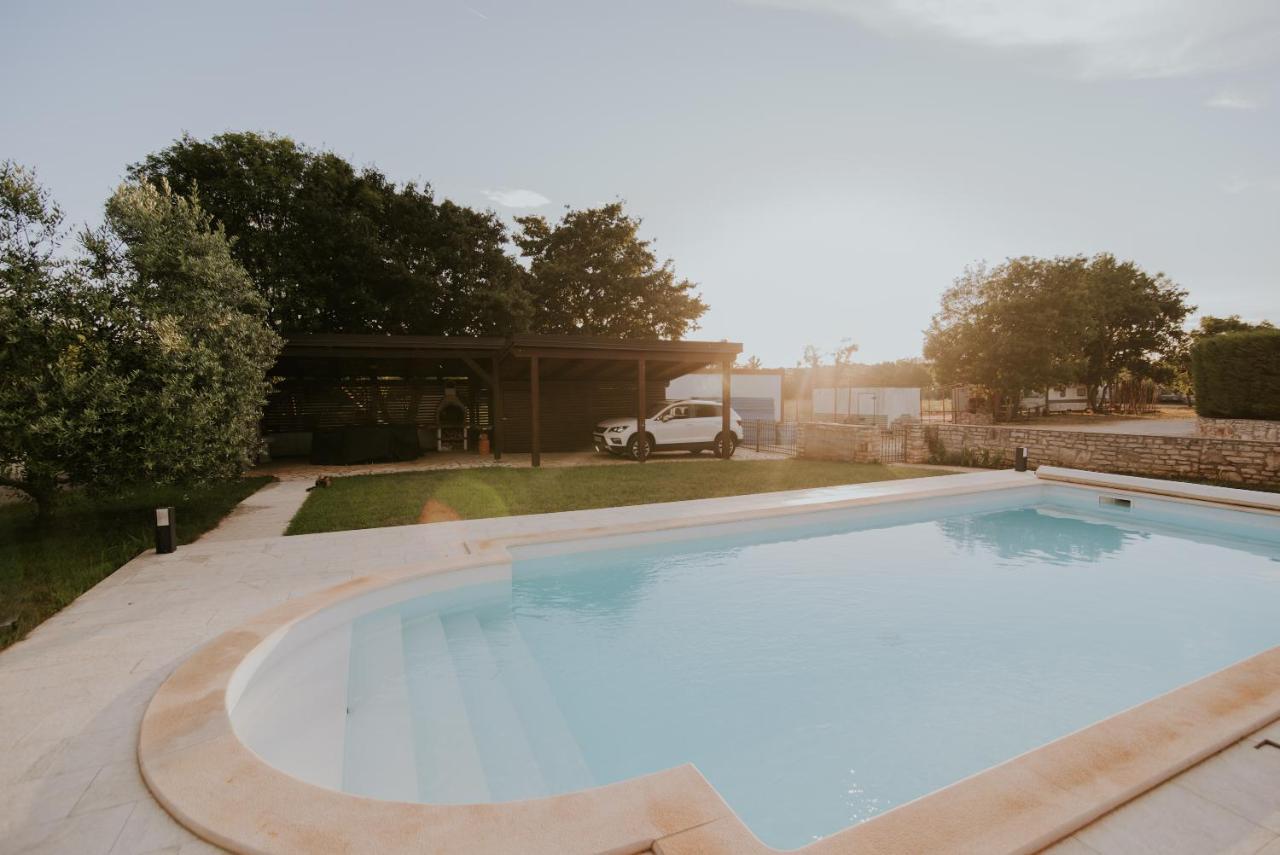 Villa Daisy Tar-Vabriga ภายนอก รูปภาพ