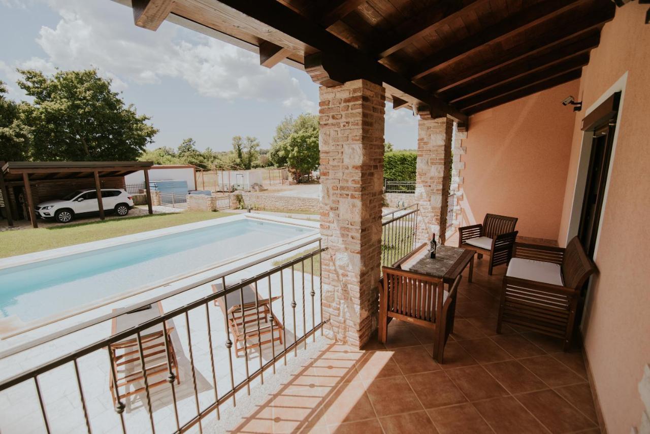 Villa Daisy Tar-Vabriga ภายนอก รูปภาพ