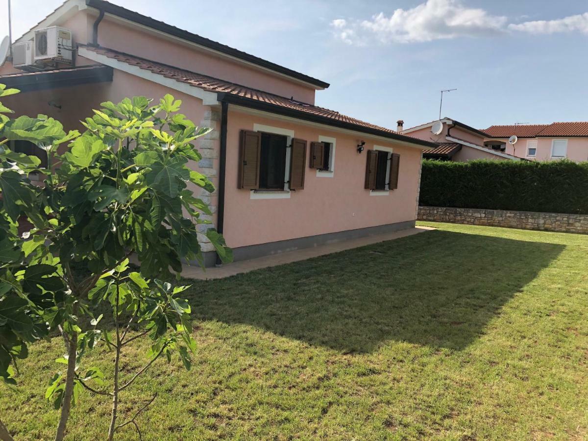 Villa Daisy Tar-Vabriga ภายนอก รูปภาพ