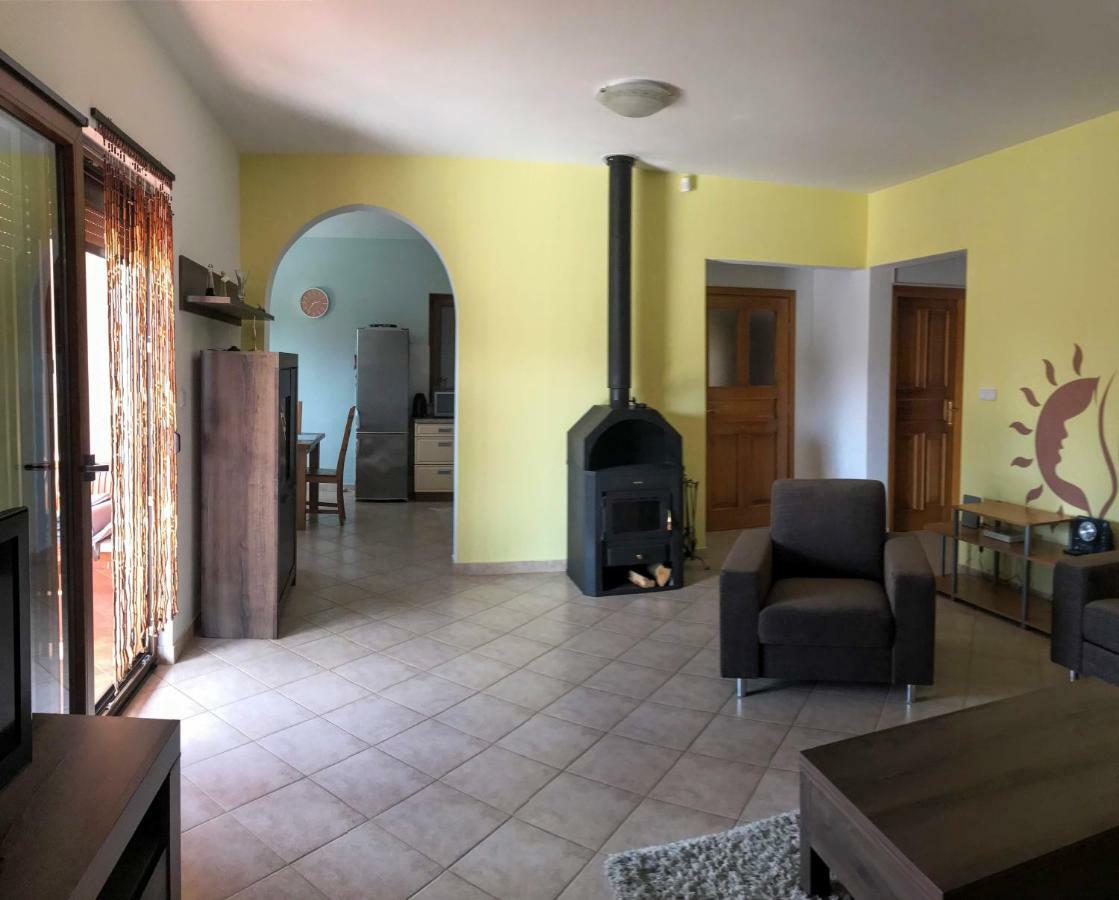 Villa Daisy Tar-Vabriga ภายนอก รูปภาพ