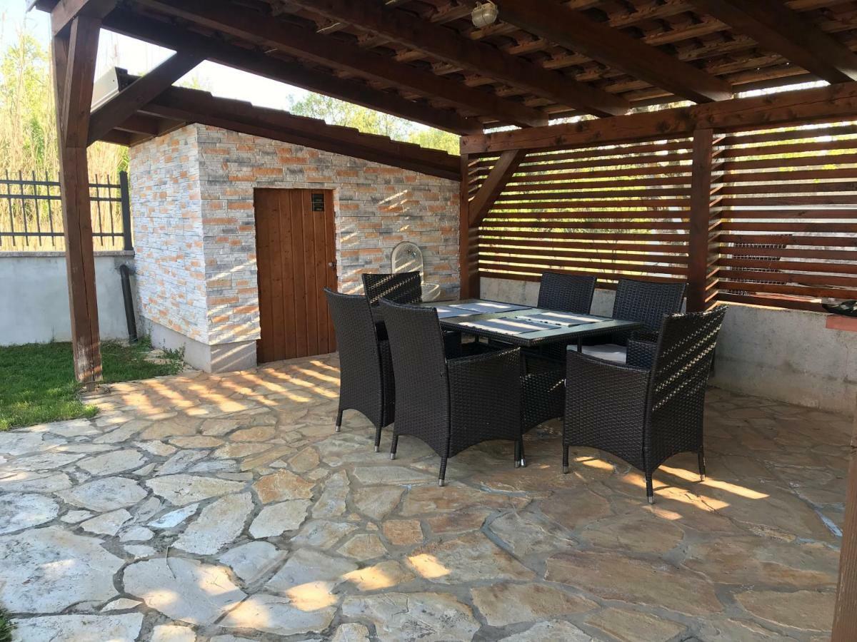 Villa Daisy Tar-Vabriga ภายนอก รูปภาพ