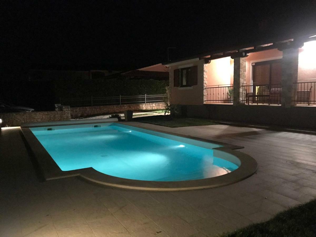 Villa Daisy Tar-Vabriga ภายนอก รูปภาพ