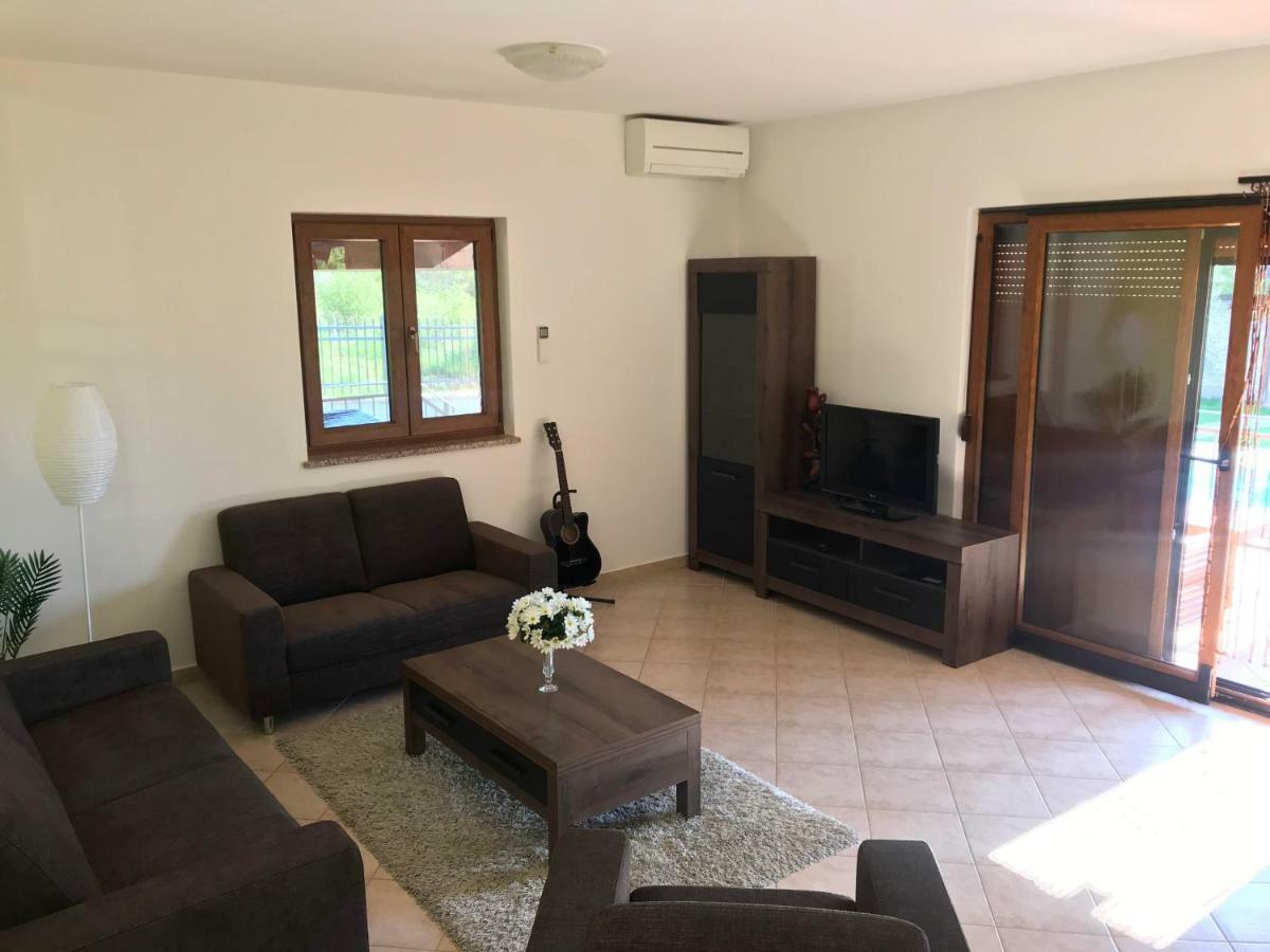 Villa Daisy Tar-Vabriga ภายนอก รูปภาพ