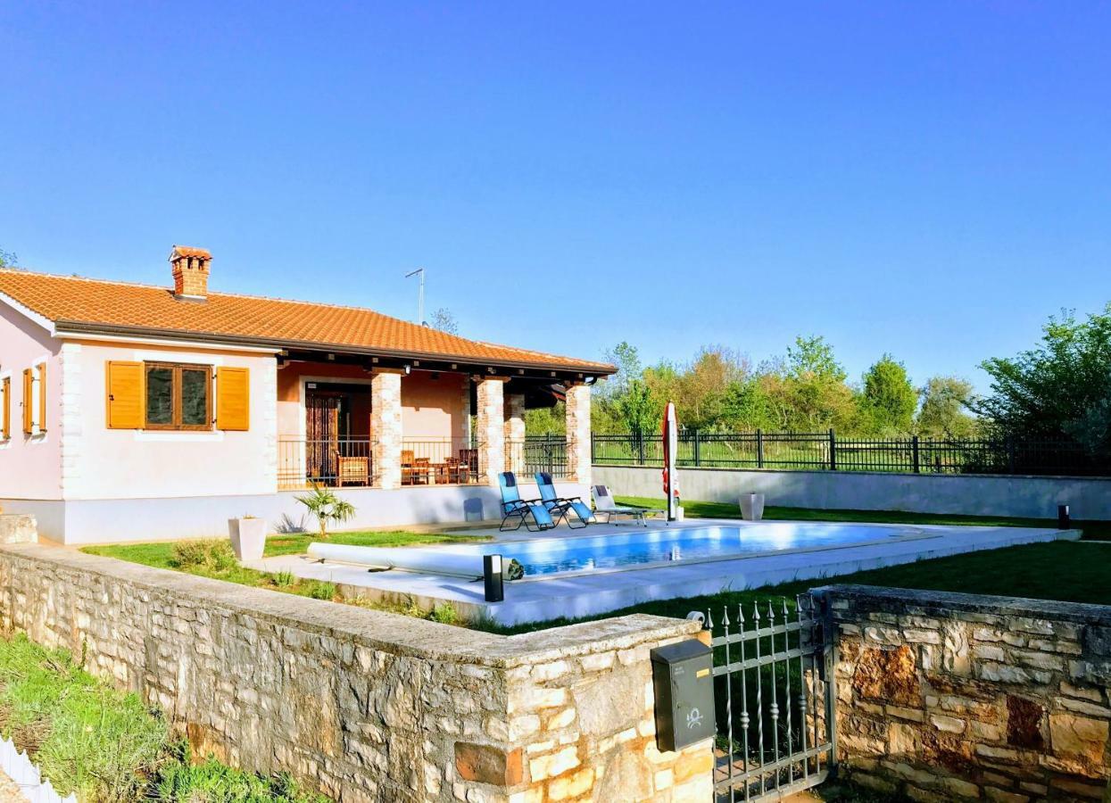 Villa Daisy Tar-Vabriga ภายนอก รูปภาพ