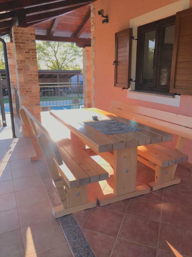 Villa Daisy Tar-Vabriga ภายนอก รูปภาพ