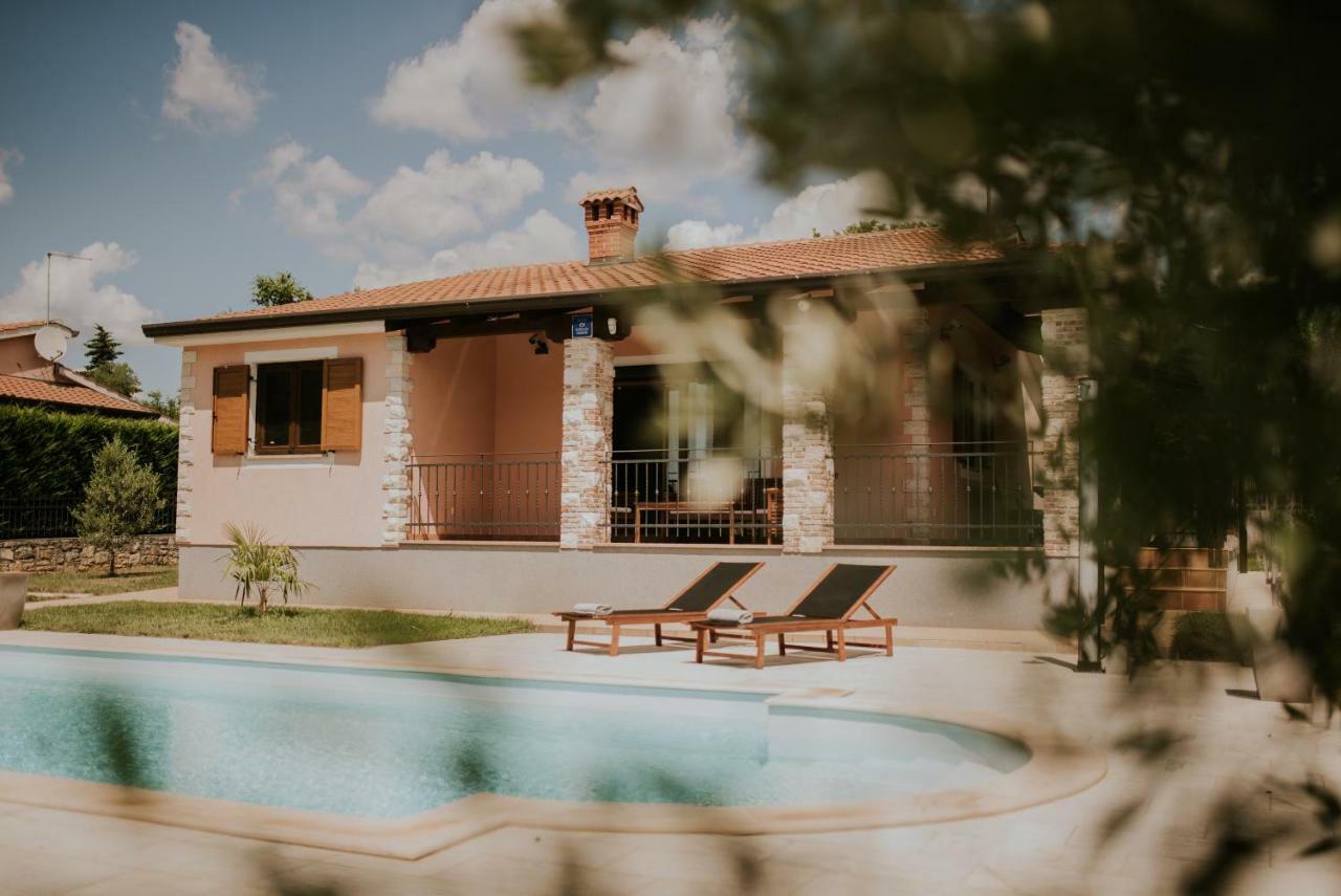 Villa Daisy Tar-Vabriga ภายนอก รูปภาพ