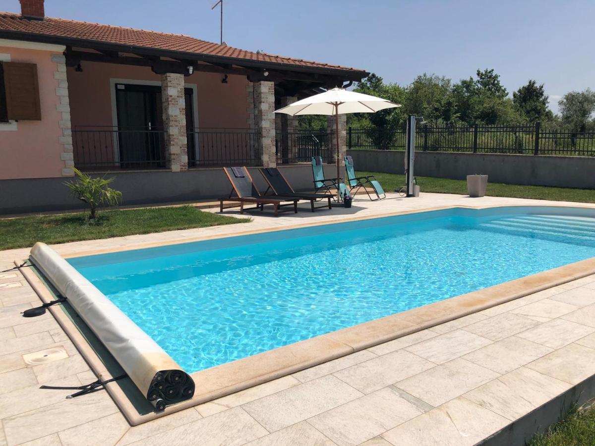 Villa Daisy Tar-Vabriga ภายนอก รูปภาพ