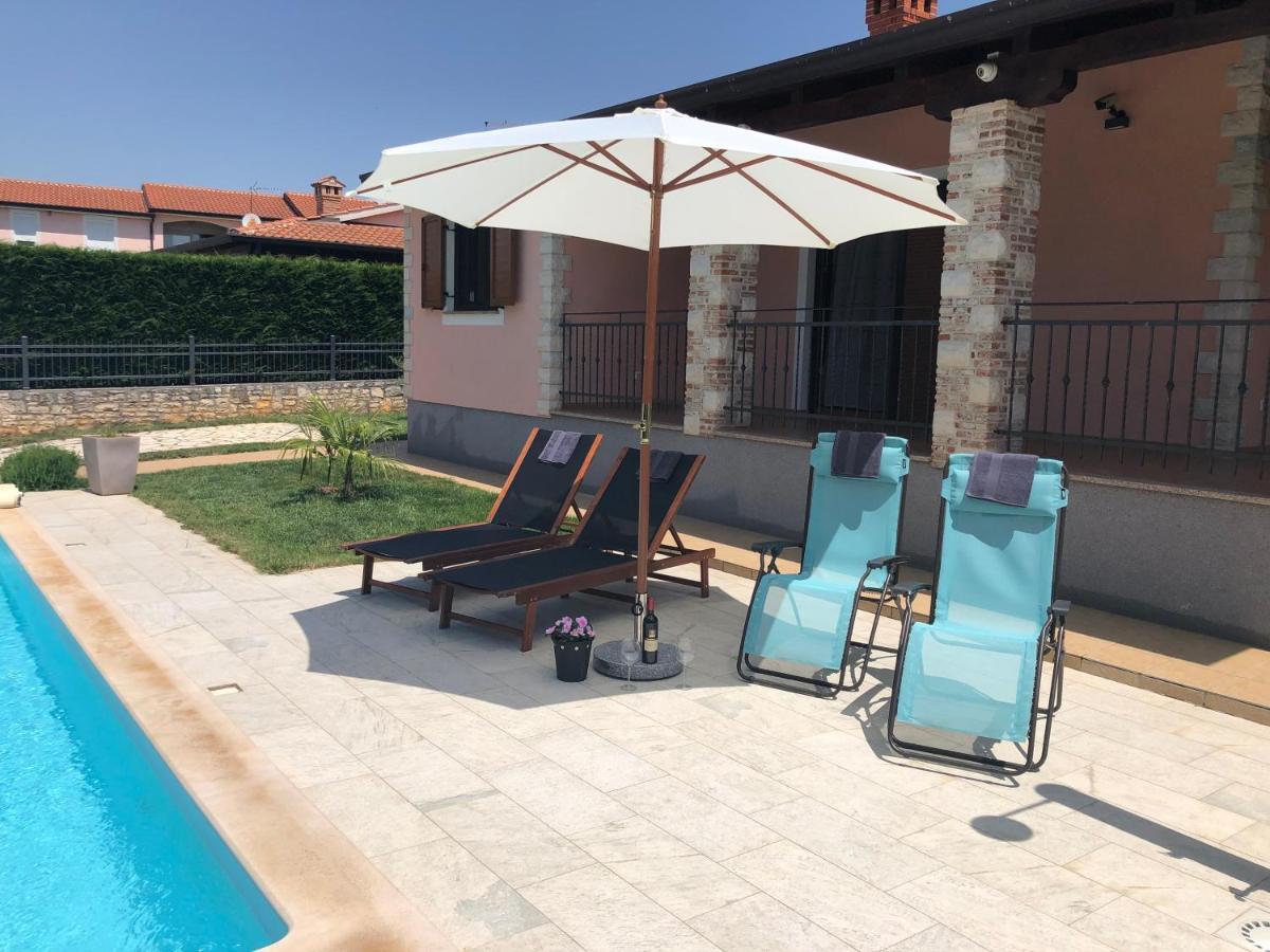 Villa Daisy Tar-Vabriga ภายนอก รูปภาพ